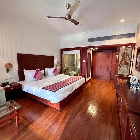 Hotel Chandela Khajuraho Exterior photo