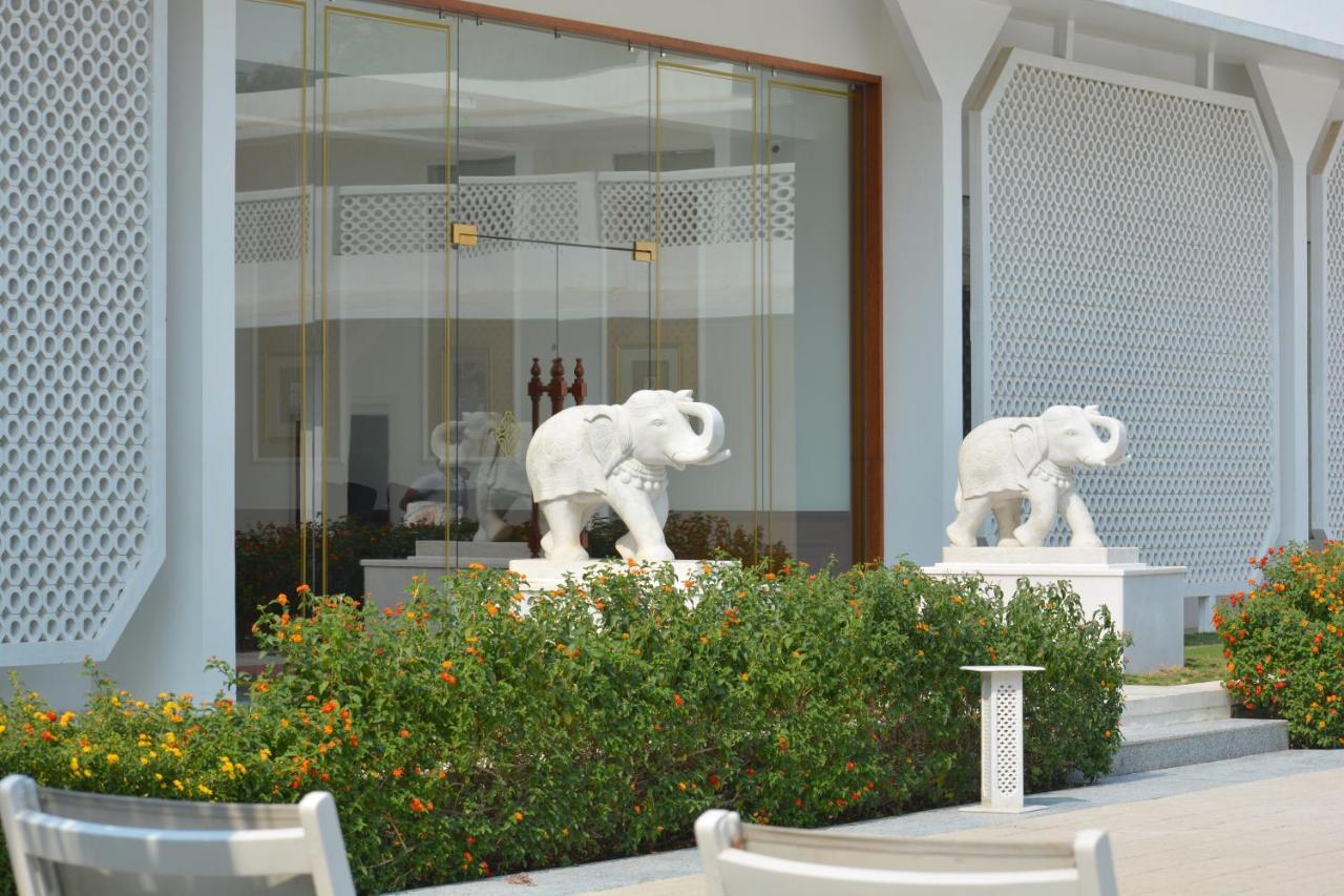 Hotel Chandela Khajuraho Exterior photo