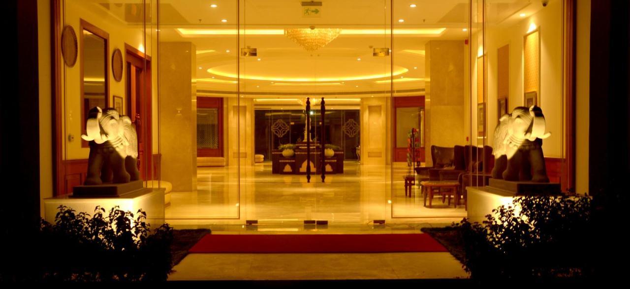 Hotel Chandela Khajuraho Exterior photo