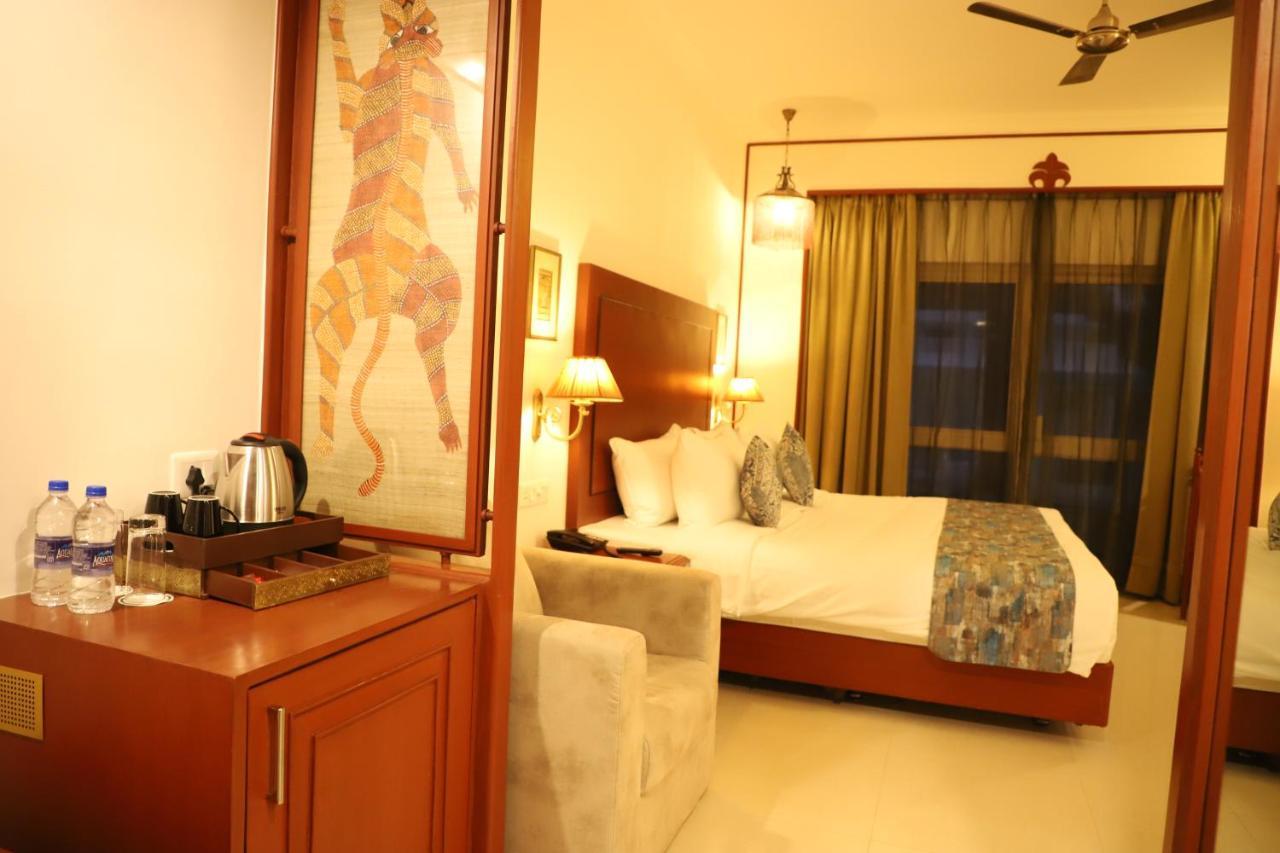 Hotel Chandela Khajuraho Exterior photo