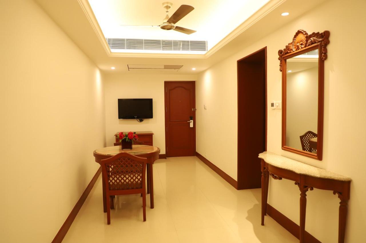 Hotel Chandela Khajuraho Exterior photo