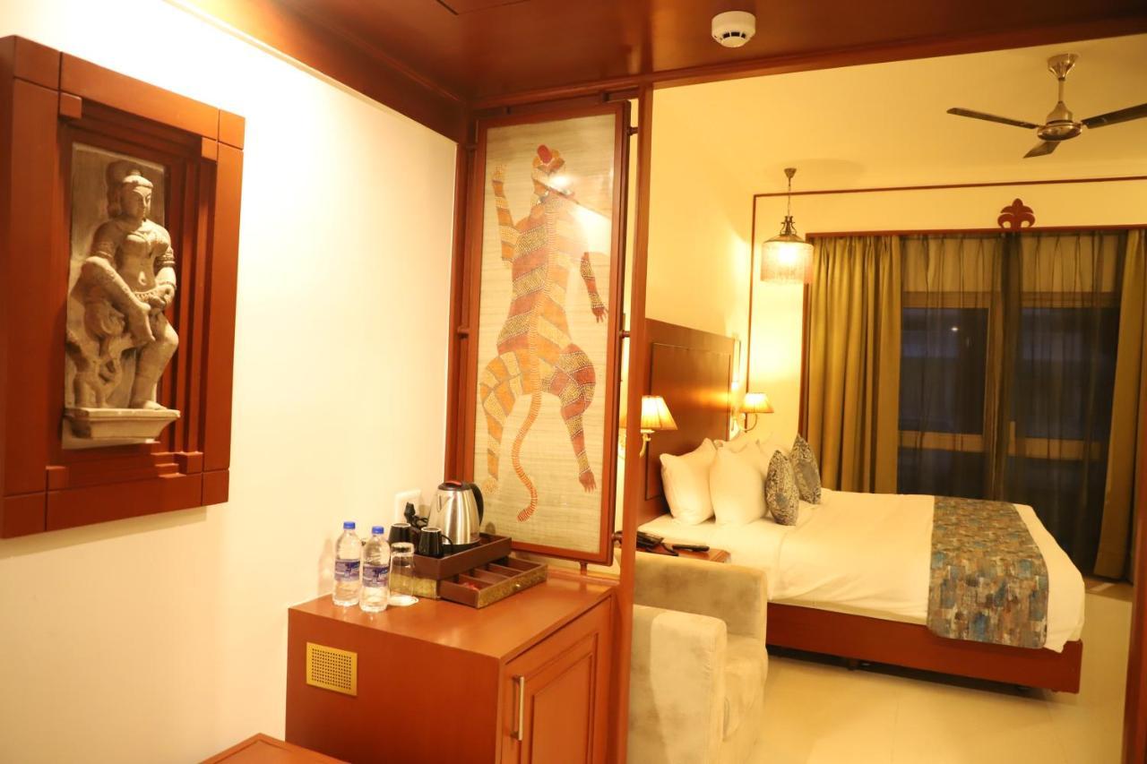Hotel Chandela Khajuraho Exterior photo