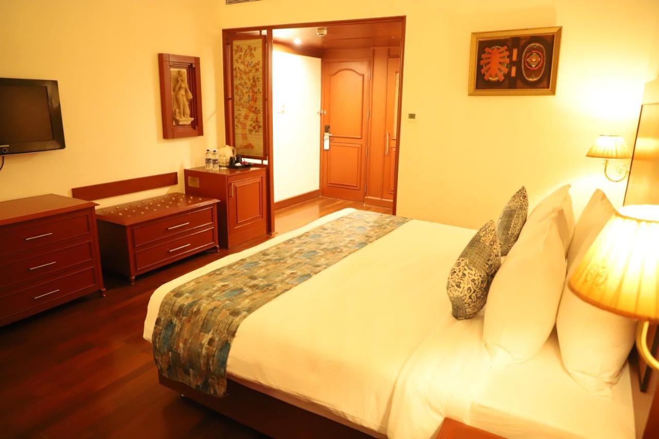 Hotel Chandela Khajuraho Exterior photo