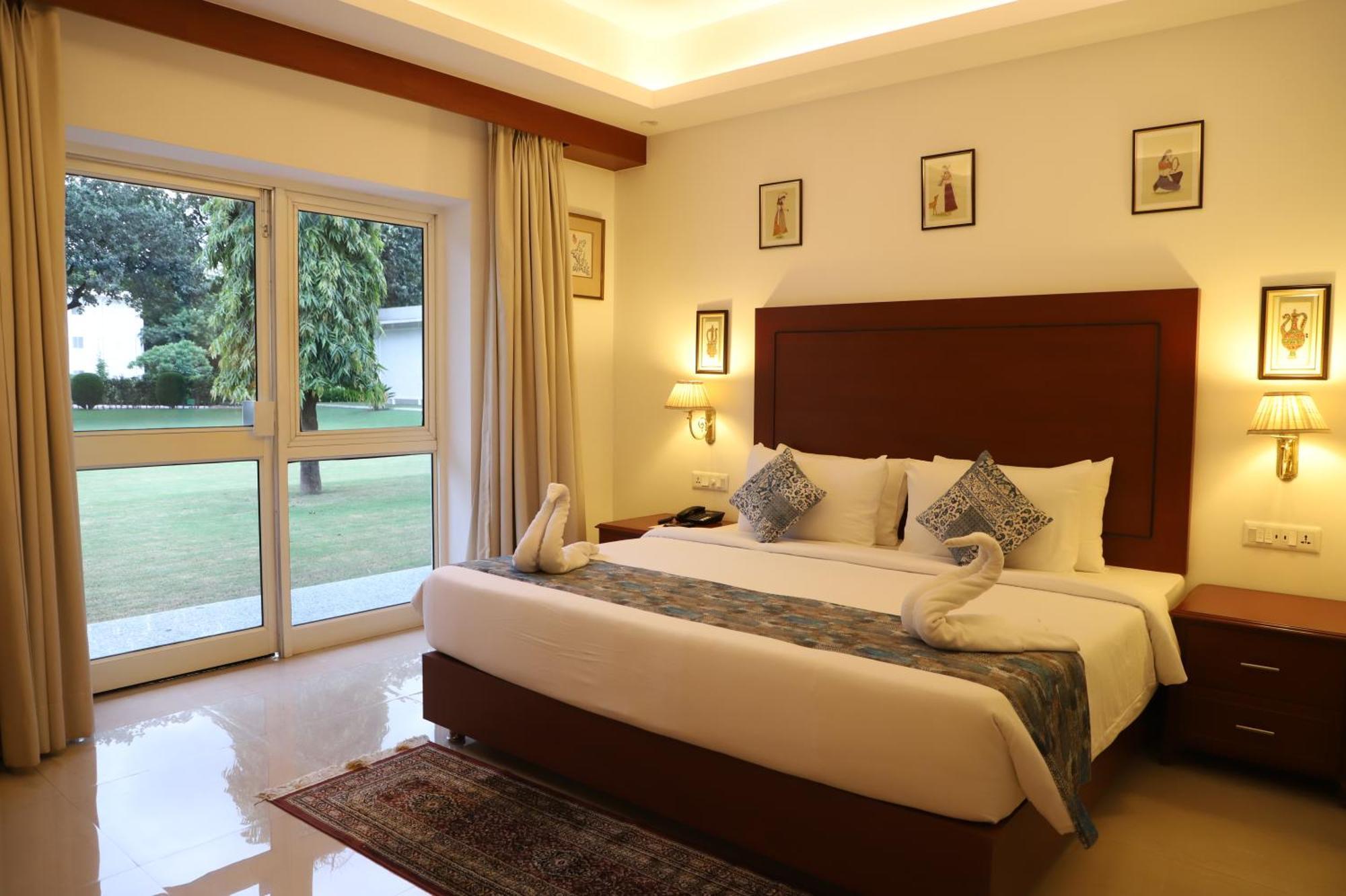 Hotel Chandela Khajuraho Exterior photo